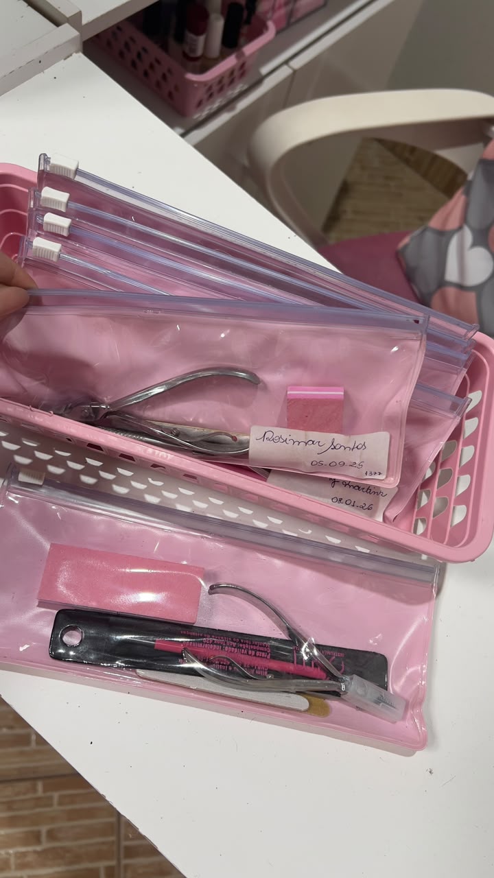 Kit individual da cliente com o nome e a data na etiqueta